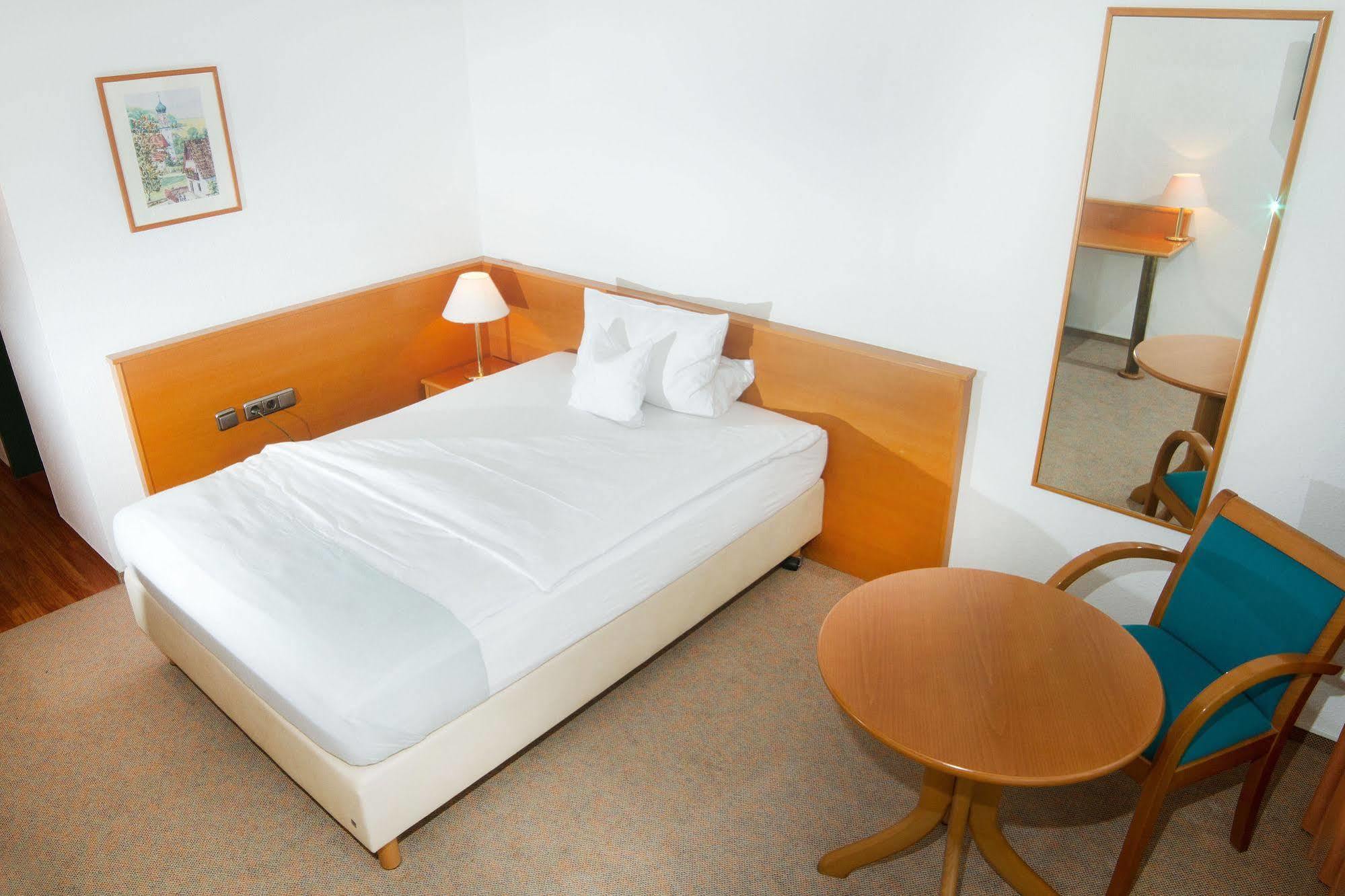 Hotel Zum Hirsch Wertingen Екстер'єр фото