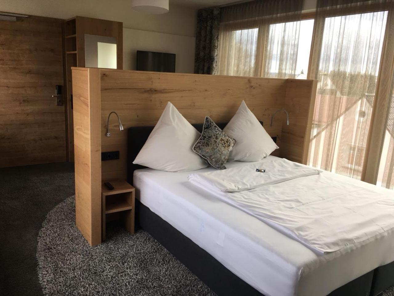 Hotel Zum Hirsch Wertingen Екстер'єр фото