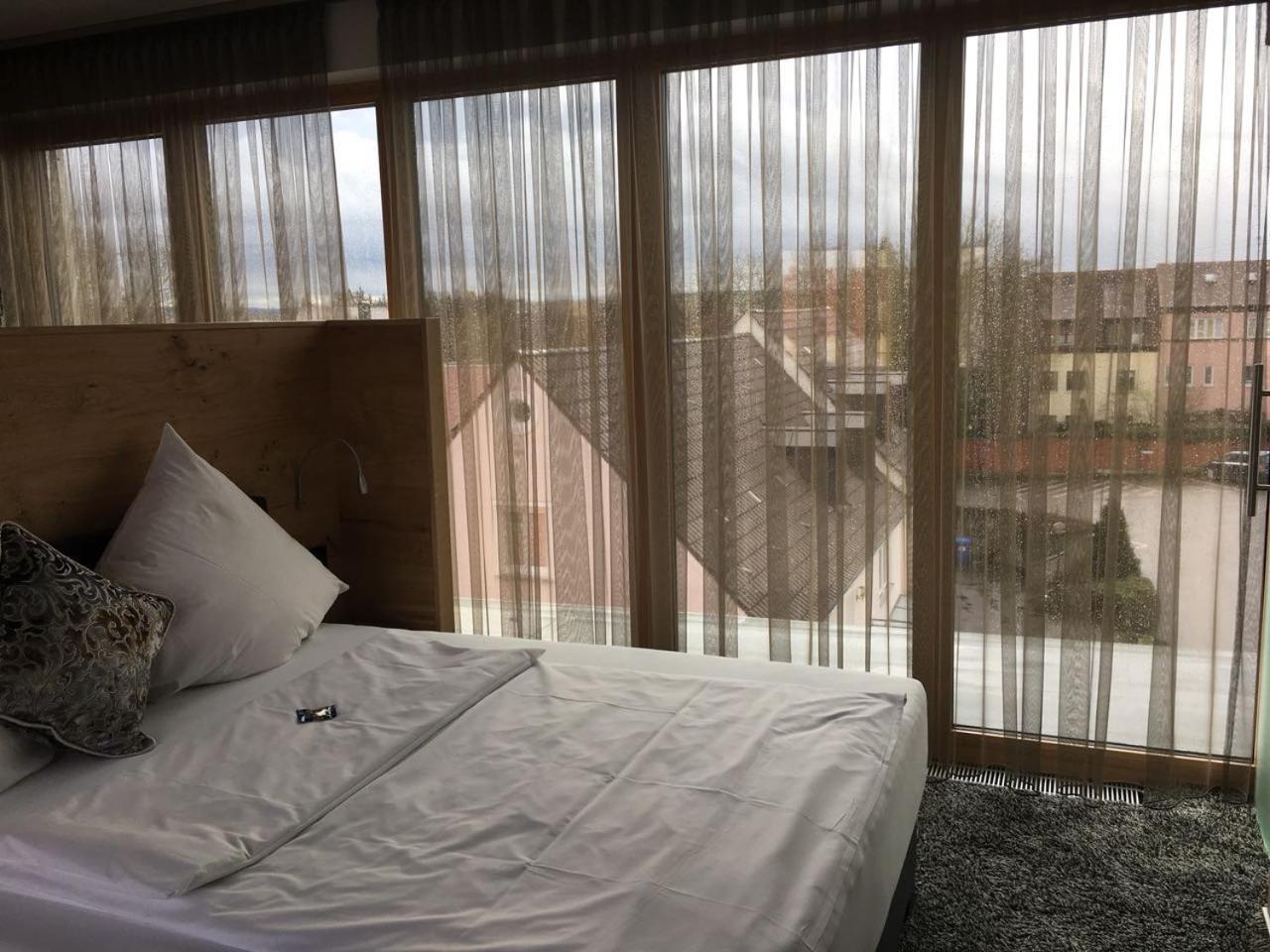 Hotel Zum Hirsch Wertingen Екстер'єр фото